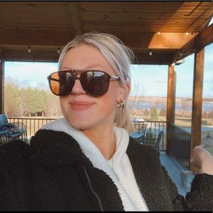 Meet your Posher, Cassidee